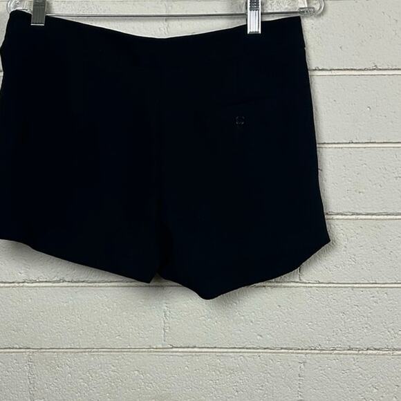 Aritzia Wilfred Black Shorts size 6 - Picture 7 of 7